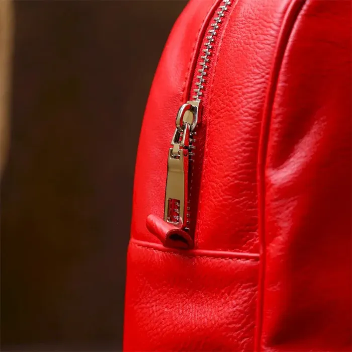 Яркий женский рюкзак из натуральной кожи Shvigel 16316 Красный