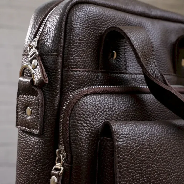 Якісна чоловіча сумка вертикального формату SHVIGEL 11168 під А4 Коричнева флотар