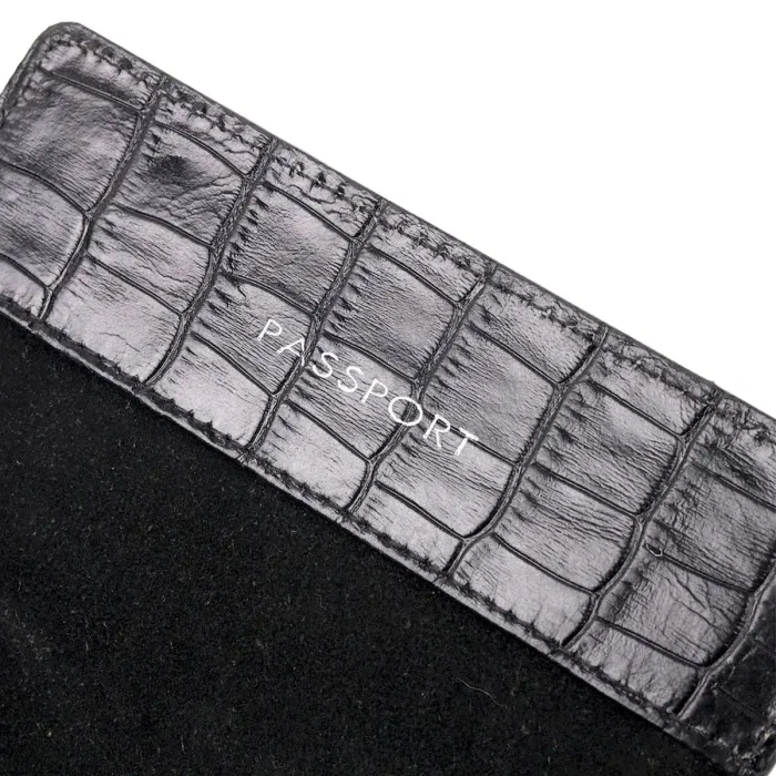 Классическая обложка на паспорт из фактурной кожи под рептилию KARYA 20927 Черный