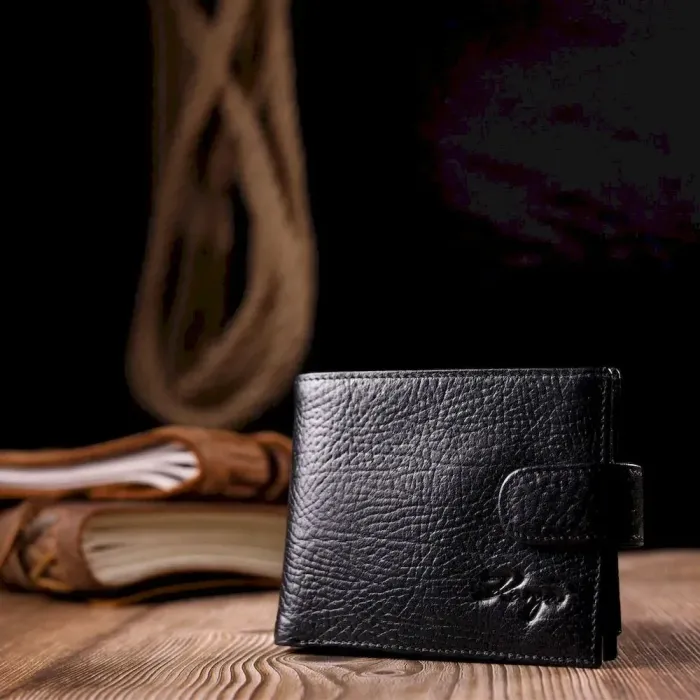 Классический мужской кошелек с хлястиком из натуральной кожи KARYA 21077 Черный
