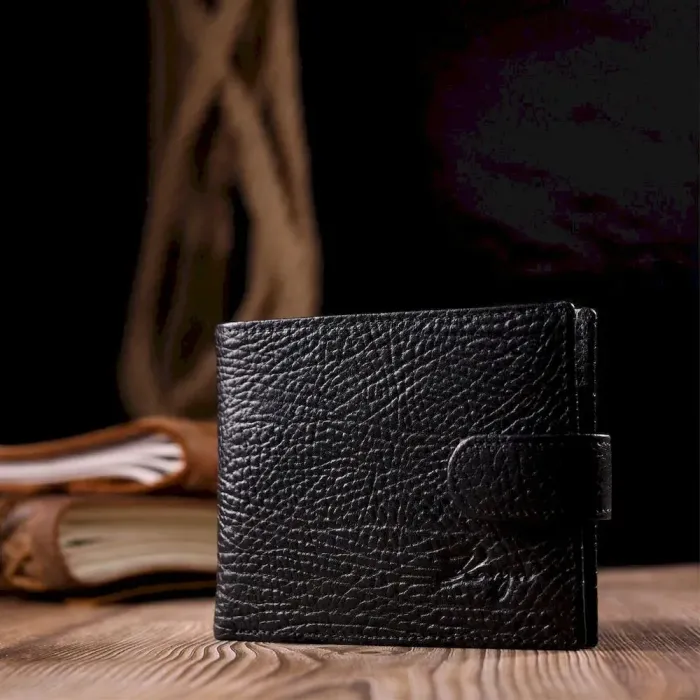 Класичний чоловічий гаманець з хлястиком із натуральної шкіри KARYA 21079 Чорний