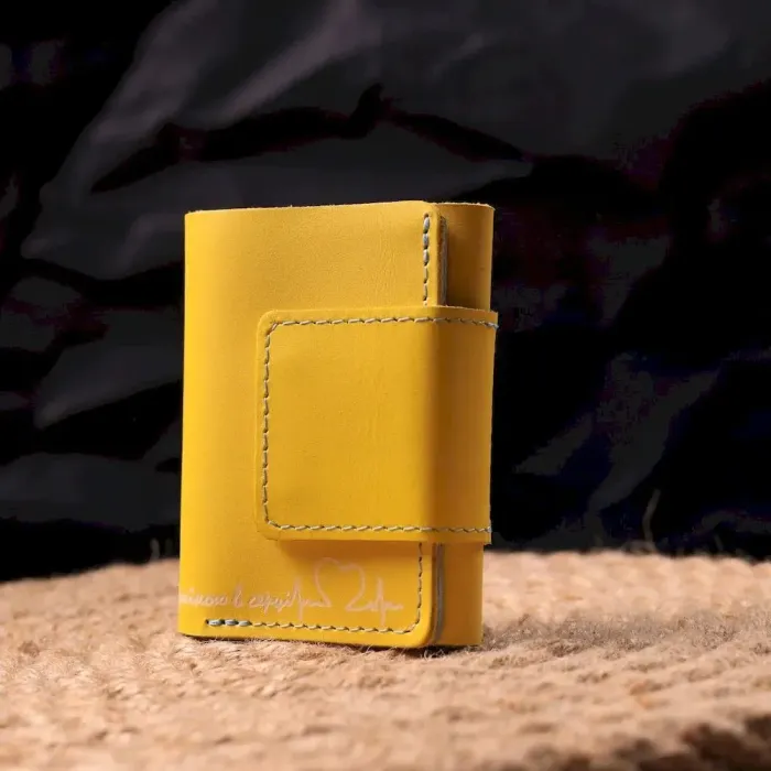 Компактне шкіряне портмоне в три додавання комбі двох кольорів Серце GRANDE PELLE 16730 Жовто-блакитне