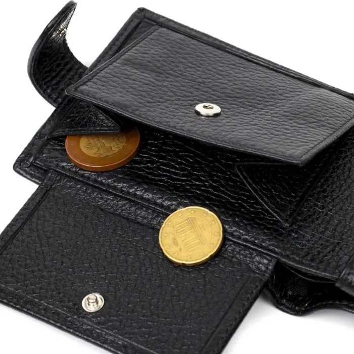 Компактний та водночас місткий гаманець для чоловіків з натуральної шкіри BOND 21996 Чорний