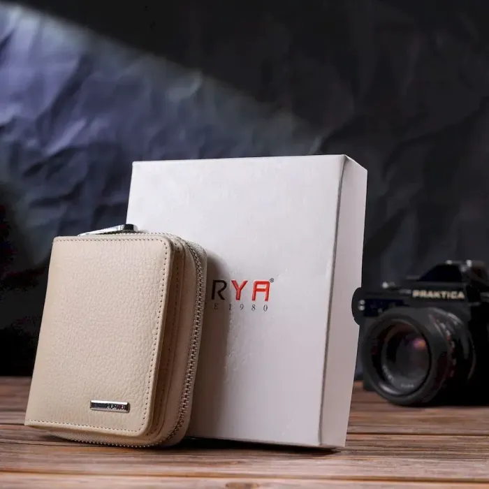 Компактний жіночий гаманець із монетницею на блискавці з натуральної шкіри KARYA 21409 Молочний