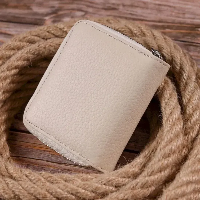 Компактний жіночий гаманець із монетницею на блискавці з натуральної шкіри KARYA 21409 Молочний