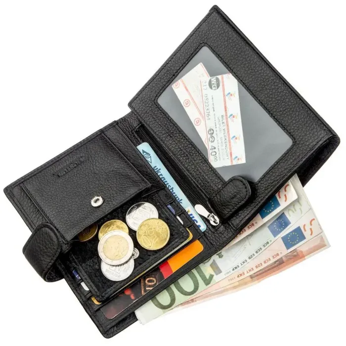 Кожаное мужское портмоне на кнопке Boston 18822 Черный