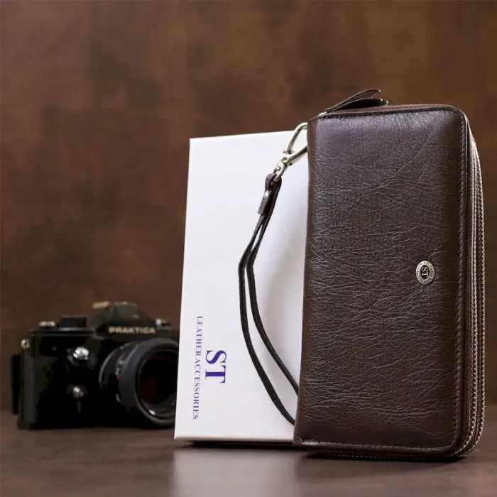 Жіночий клатч з ремінцем на зап'ясті ST Leather 18867 Коричневий