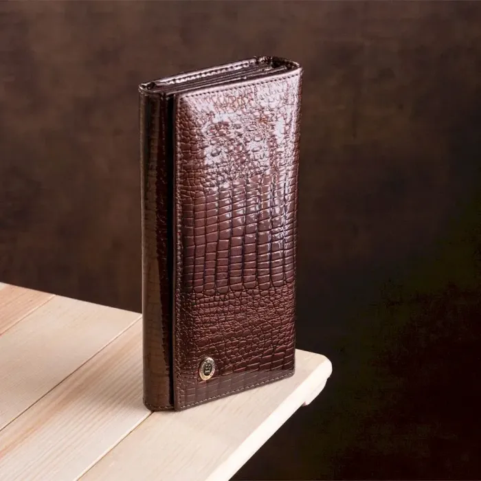 Жіночий гаманець з монетницею на клямці ST Leather 18906 Коричневий