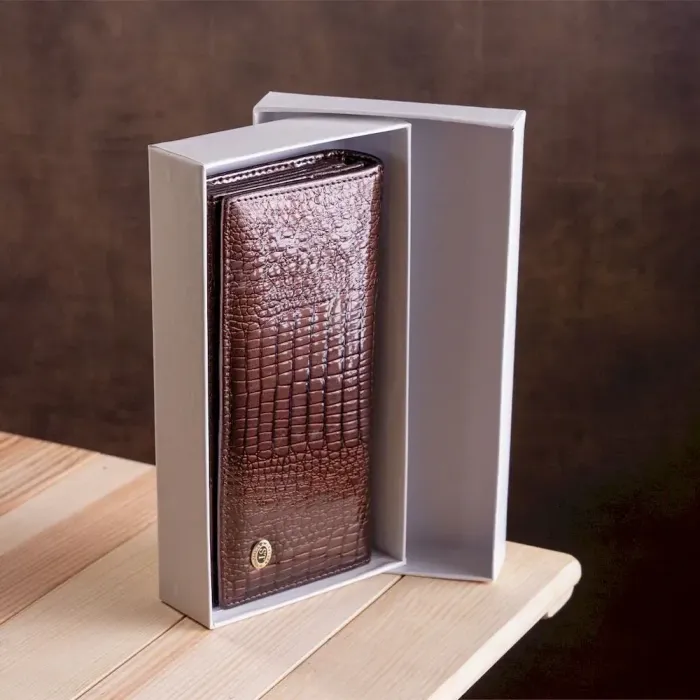 Жіночий гаманець з монетницею на клямці ST Leather 18906 Коричневий