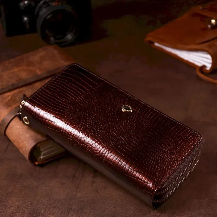 Жіночий лаковий клатч ST Leather 18908 Коричневий