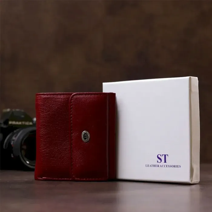 Невеликий жіночий гаманець із монетницею ST Leather 18920 Бордовий