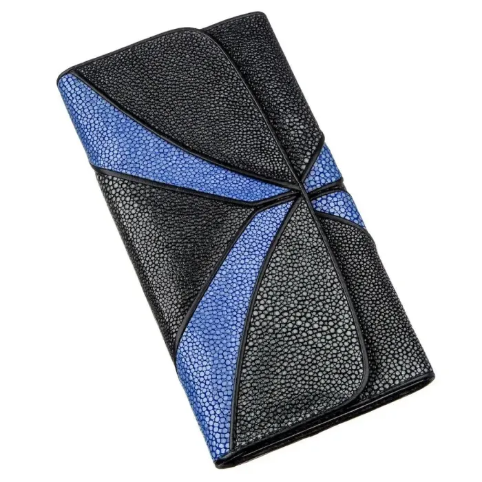 Гаманець жіночий з натуральної шкіри морського схилу з синіми смужками STINGRAY LEATHER 18653 Чорний