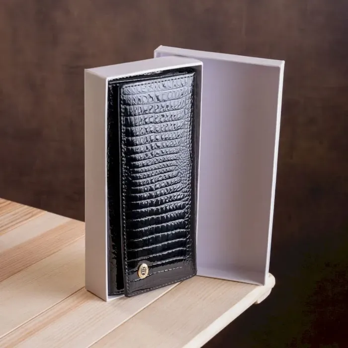 Кошелек женский ST Leather 18390 (S2001A) из лакированной кожи Черный