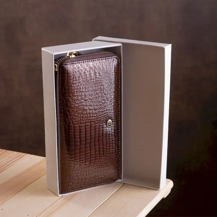 Гаманець жіночий ST Leather 18398 (S4001A) з ременем на зап'ясті Коричневий