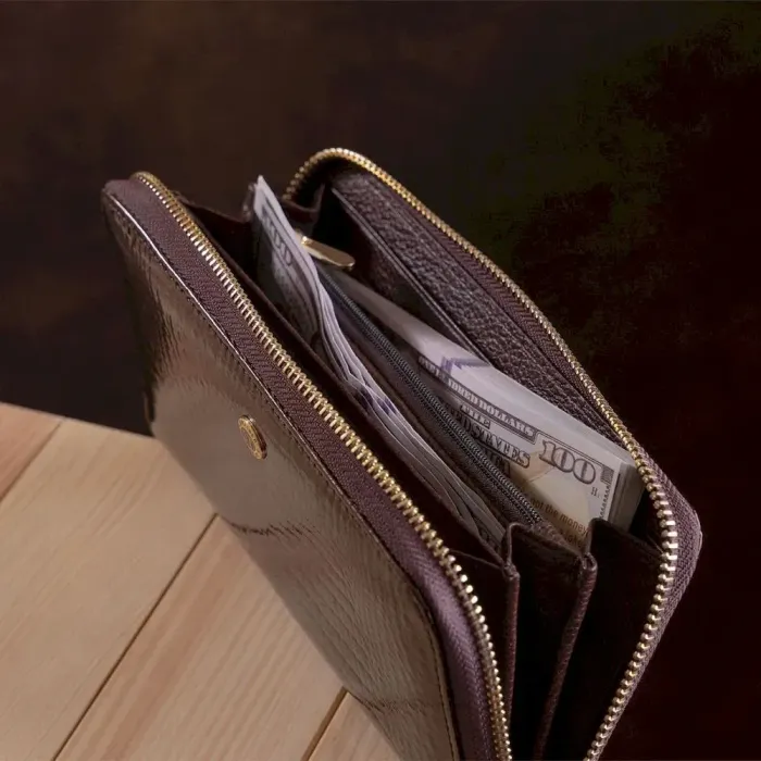 Гаманець жіночий ST Leather 18398 (S4001A) з ременем на зап'ясті Коричневий