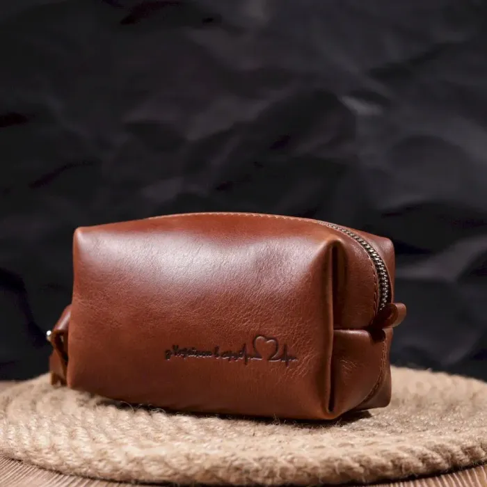 Косметичка невеликого розміру з гладкої шкіри на блискавці Серце GRANDE PELLE 16762 Світло-коричневе