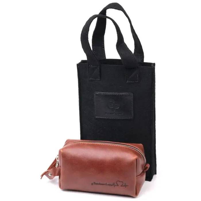 Косметичка невеликого розміру з гладкої шкіри на блискавці Серце GRANDE PELLE 16762 Світло-коричневе