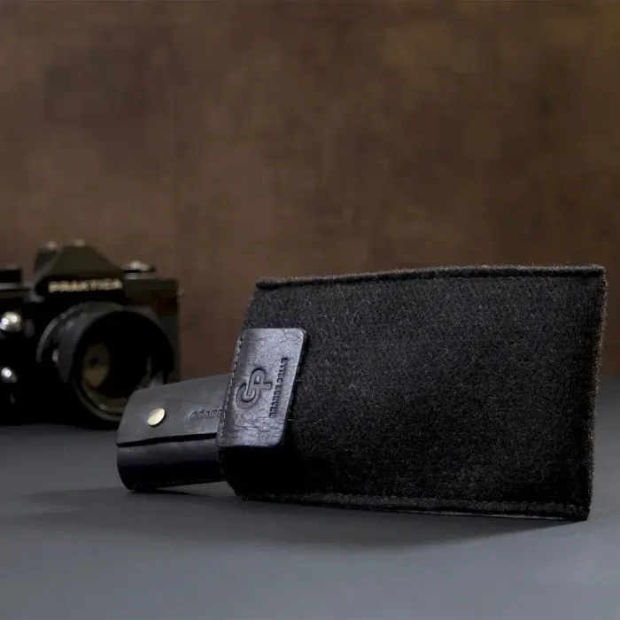 Шкіряна ключниця GRANDE PELLE 11352 Синя