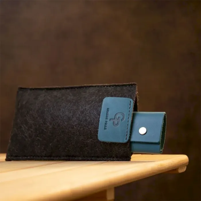 Шкіряна красива ключниця GRANDE PELLE 11344 Бірюзовий