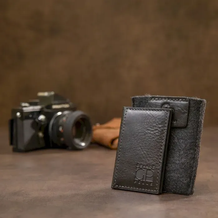 Шкіряна невелика візитниця GRANDE PELLE 11501 Чорний