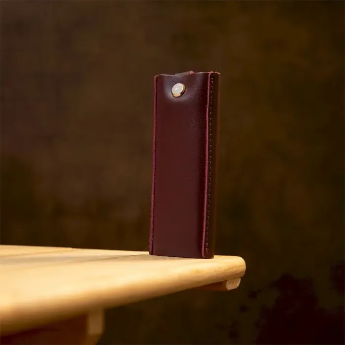 Шкіряна стильна ключниця GRANDE PELLE 11348 Бордовий