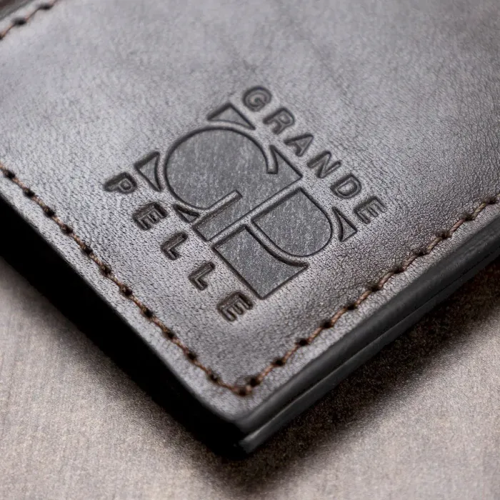 Шкіряна візитниця GRANDE PELLE 11531 Коричневий