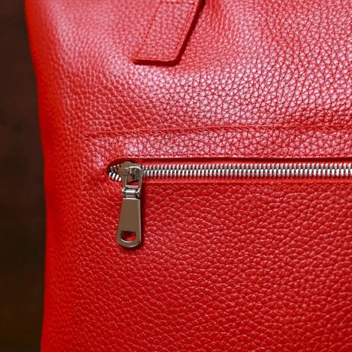 Кожаная вместительная женская сумка Shvigel 16355 Красный