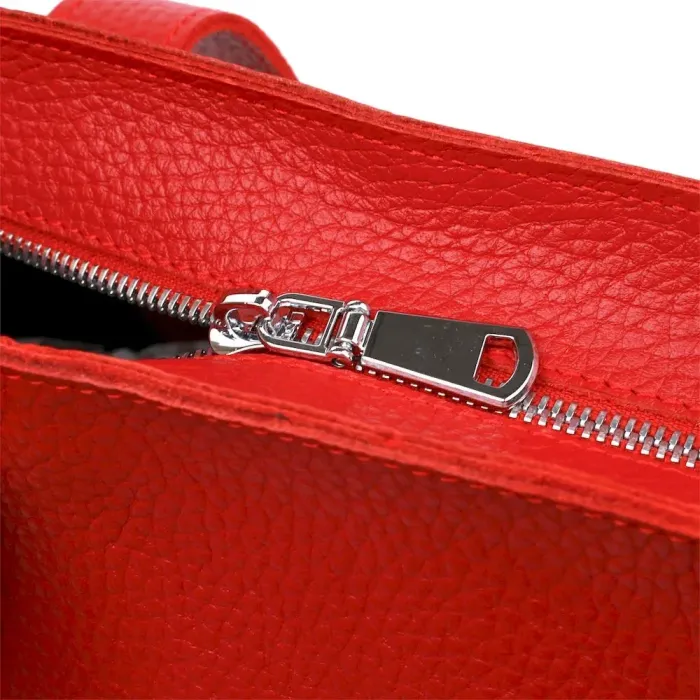 Кожаная вместительная женская сумка Shvigel 16355 Красный