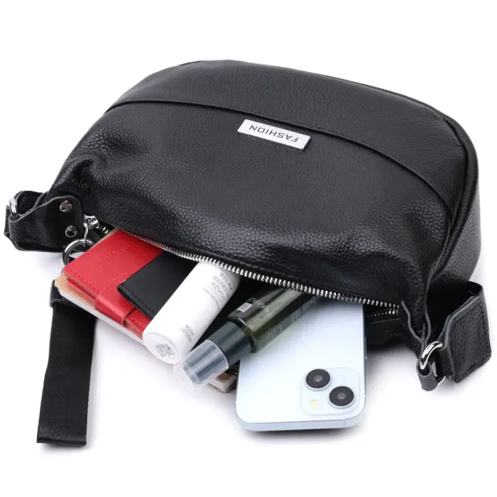 Шкіряна сумка жіноча через плече з незвичайним бігунком брелоком Vintage 22615 Чорна