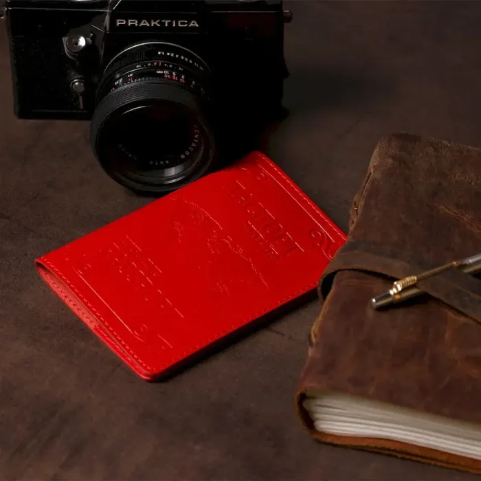 Шкіряна обкладинка на паспорт з карткою та рамкою SHVIGEL 13981 Червона