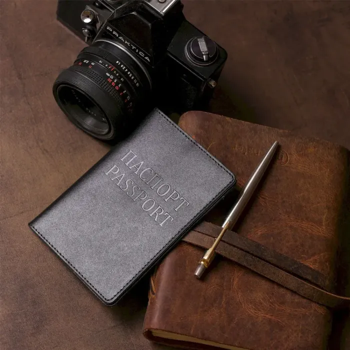 Шкіряна обкладинка на паспорт з написом SHVIGEL 13977 Чорна