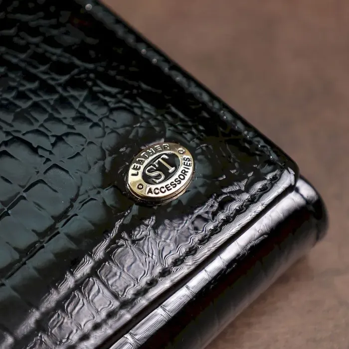 Шкіряний жіночий гаманець лакований ST Leather 18299 Чорний