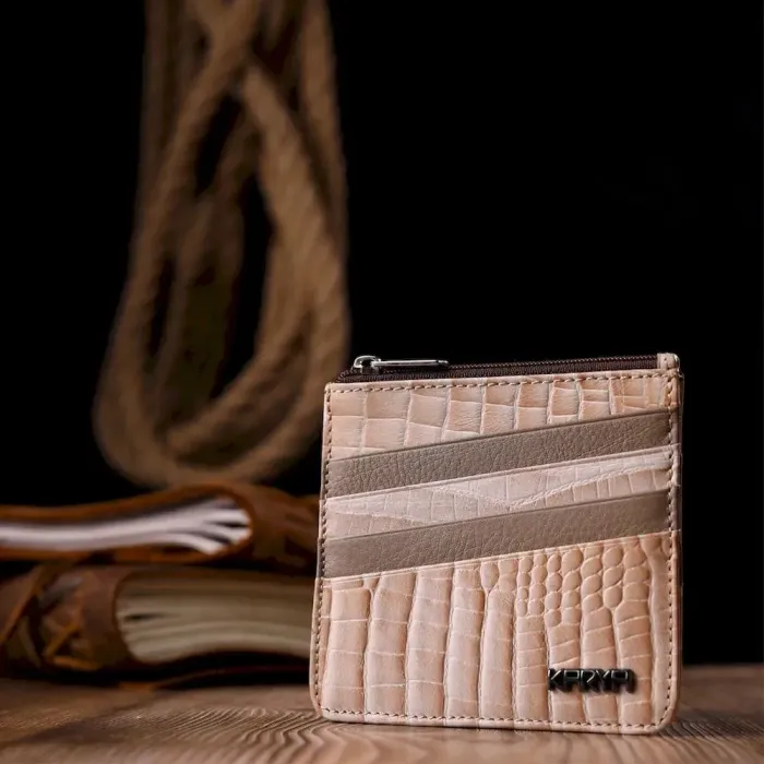 Гарний картхолдер із натуральної шкіри з тисненням під крокодила KARYA 21206 Бежевий