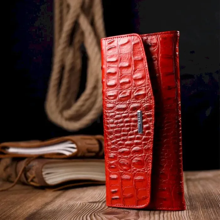 Красивий жіночий гаманець з клапаном із фактурної шкіри під крокодила KARYA 21106