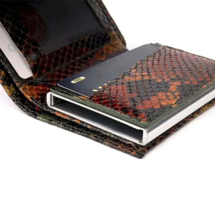 Лакована візитниця з натуральної фактурної шкіри під змію KARYA 20988