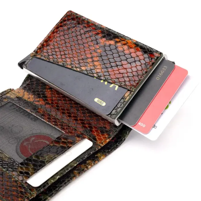 Лакована візитниця з натуральної фактурної шкіри під змію KARYA 20988