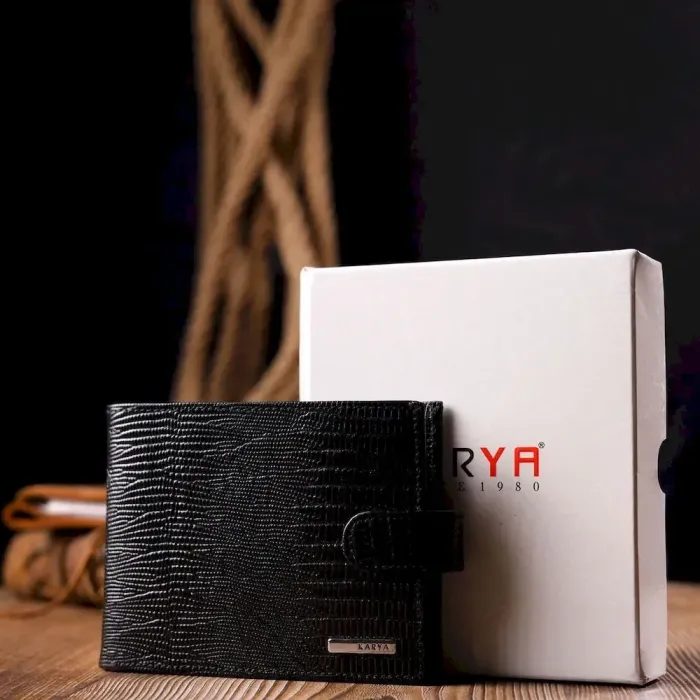 Лакированное мужское портмоне с хлястиком из натуральной фактурной кожи KARYA 21083 Черный