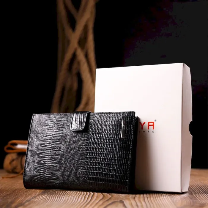 Лаковане чоловіче портмоне з хлястиком із натуральної фактурної шкіри KARYA 21191 Чорний