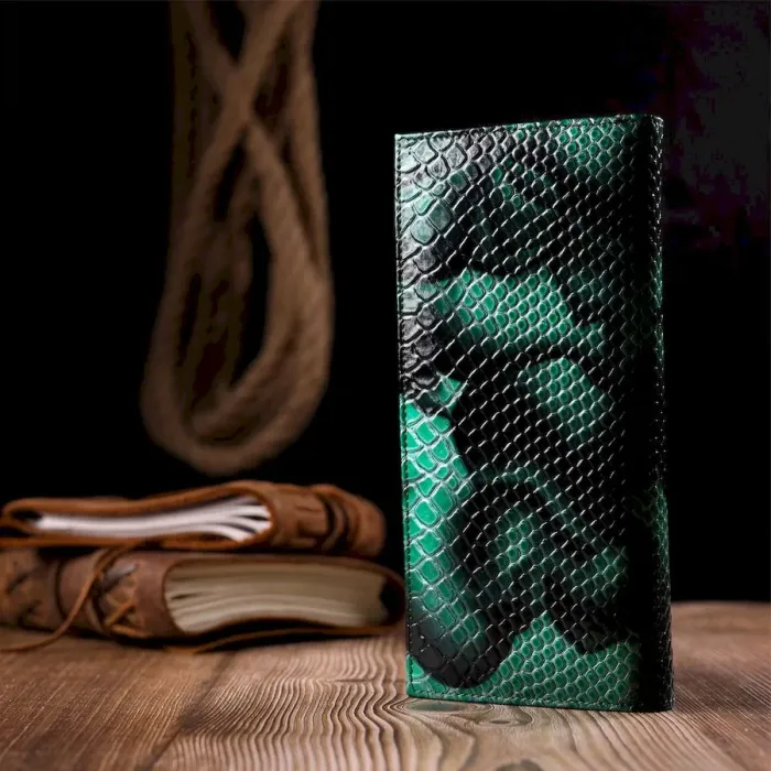 Лакированный женский горизонтальный кошелек из натуральной кожи под рептилию KARYA 21091 Зеленый