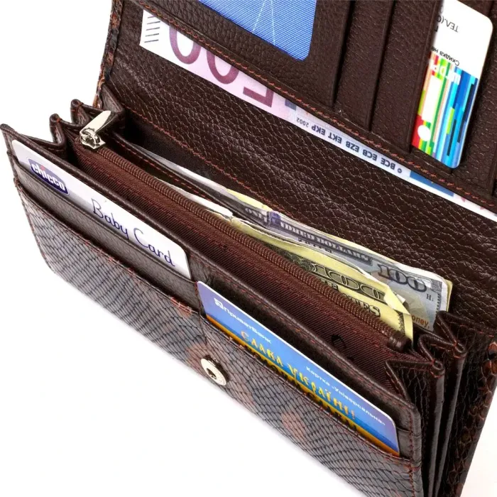 Лакований жіночий гаманець із фактурної натуральної шкіри з тисненням під змію CANPELLINI 21711 Коричневий