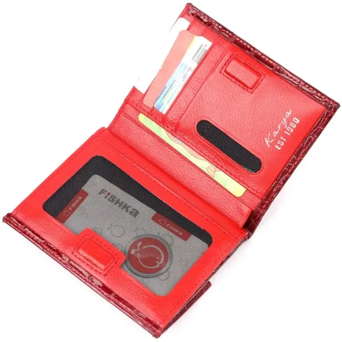 Лакированный женский кошелек на магните из натуральной кожис тиснением под крокодила KARYA 21186 Красный