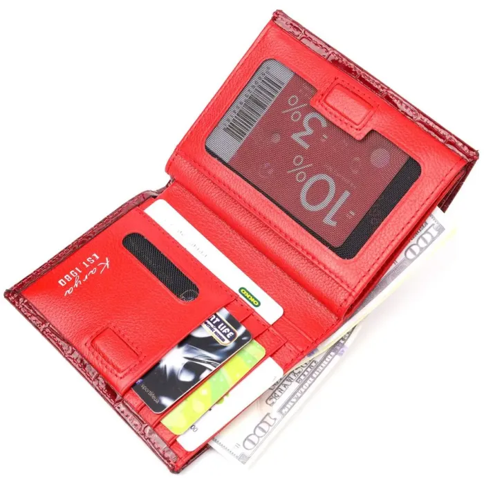 Лакированный женский кошелек на магните из натуральной кожис тиснением под крокодила KARYA 21186 Красный