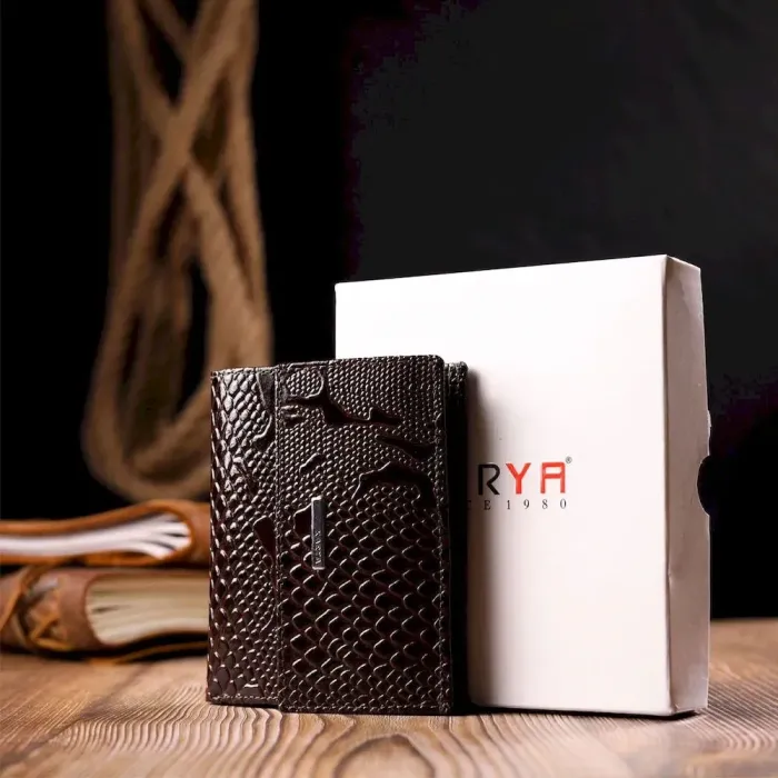 Лакированный женский кошелек на магните из натуральной кожис тиснением под змею KARYA 21187 Коричневый