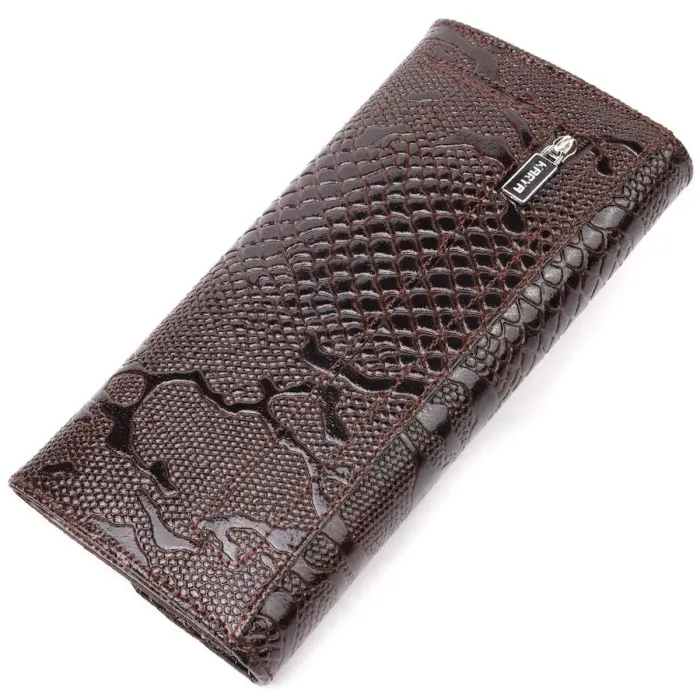 Лакований жіночий гаманець із клапаном із фактурної шкіри під рептилію KARYA 21114 Коричневий
