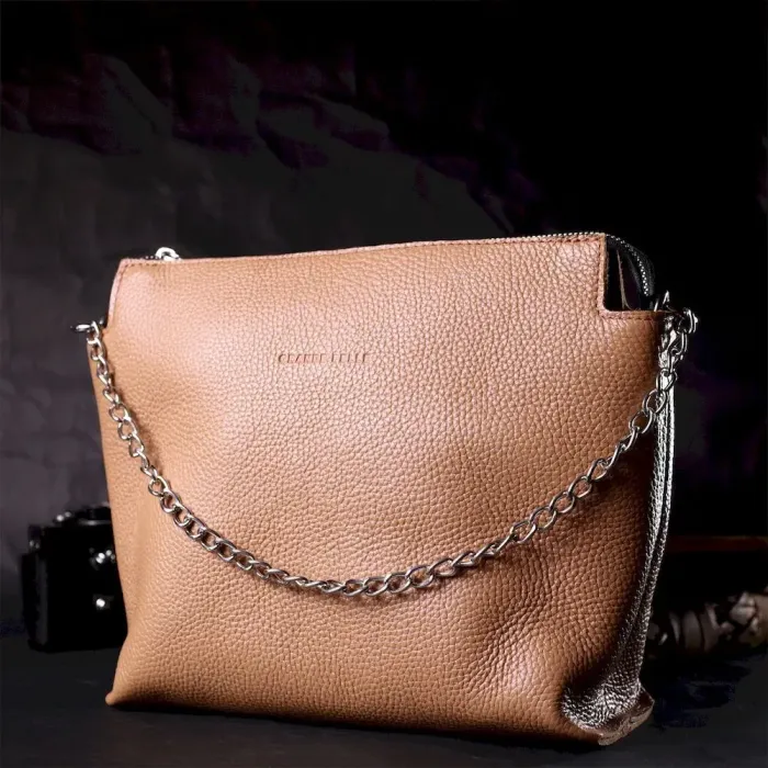 Лаконічна містка сумка для жінок з натуральної шкіри GRANDE PELLE 11696 Бежева