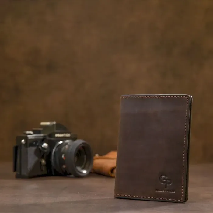 Матова шкіряна обкладинка на паспорт GRANDE PELLE 11481 Коричневий