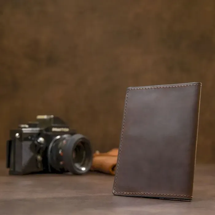 Матова шкіряна обкладинка на паспорт GRANDE PELLE 11481 Коричневий