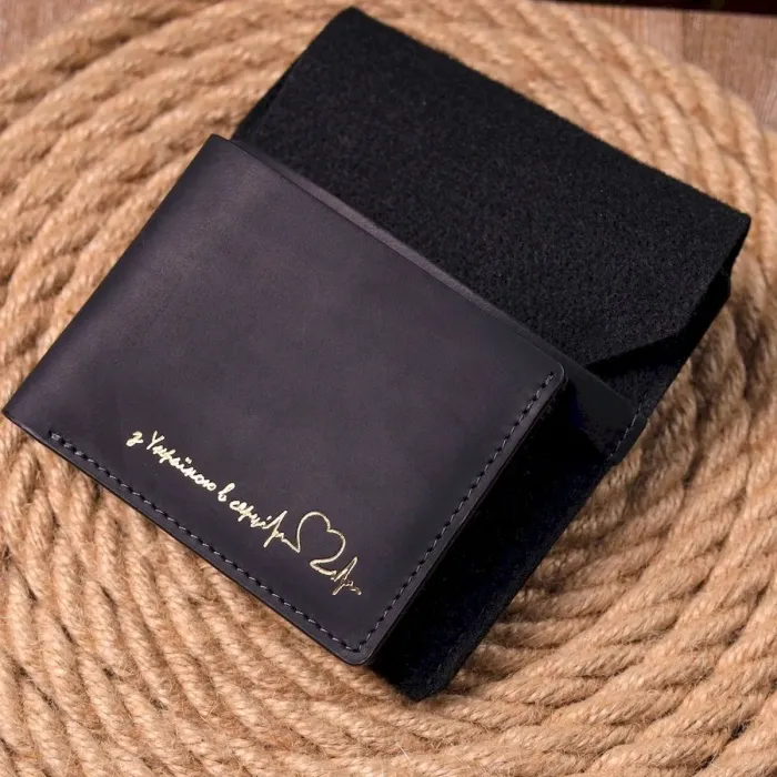 Матовое кожаное портмоне в два сложения Сердце GRANDE PELLE 16733 Черный