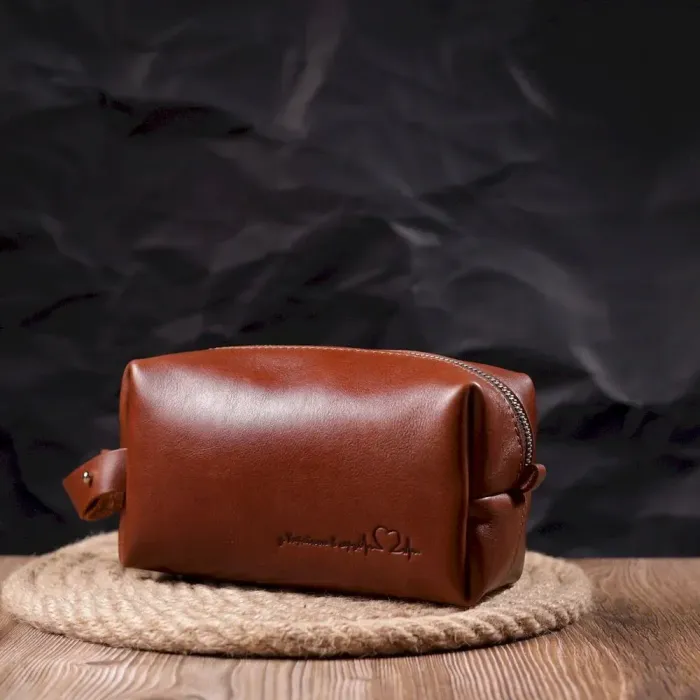 Чоловіча косметичка середнього розміру із гладкої шкіри на блискавці Серце GRANDE PELLE 16765 Світло-коричнева