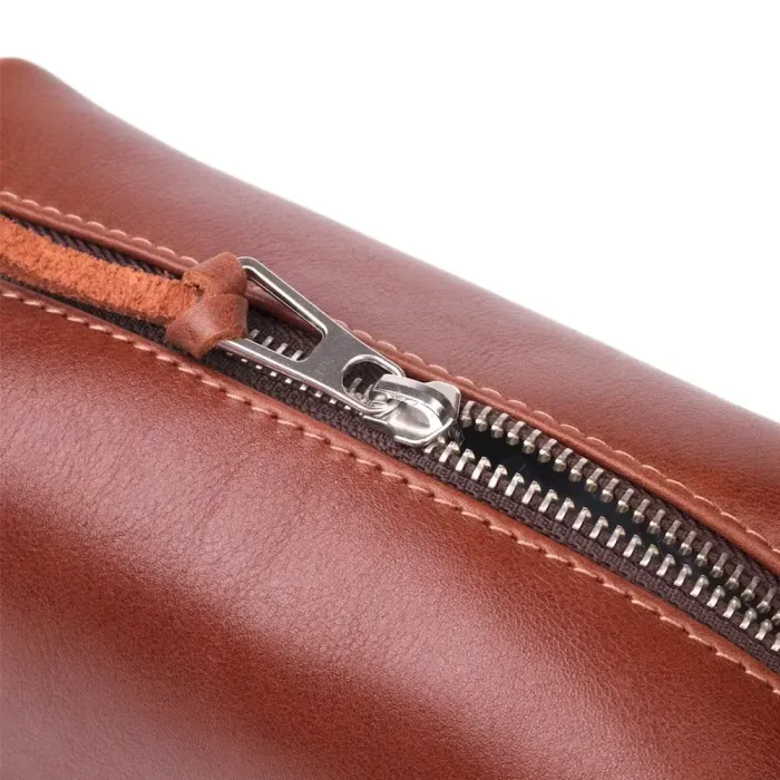Чоловіча косметичка середнього розміру із гладкої шкіри на блискавці Серце GRANDE PELLE 16765 Світло-коричнева